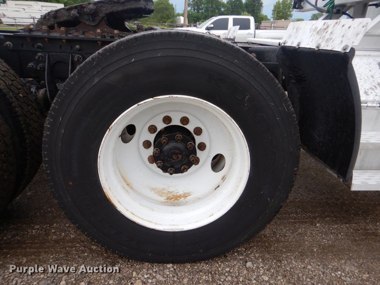 image for item GF9209 2007 International 9400i  semi truck