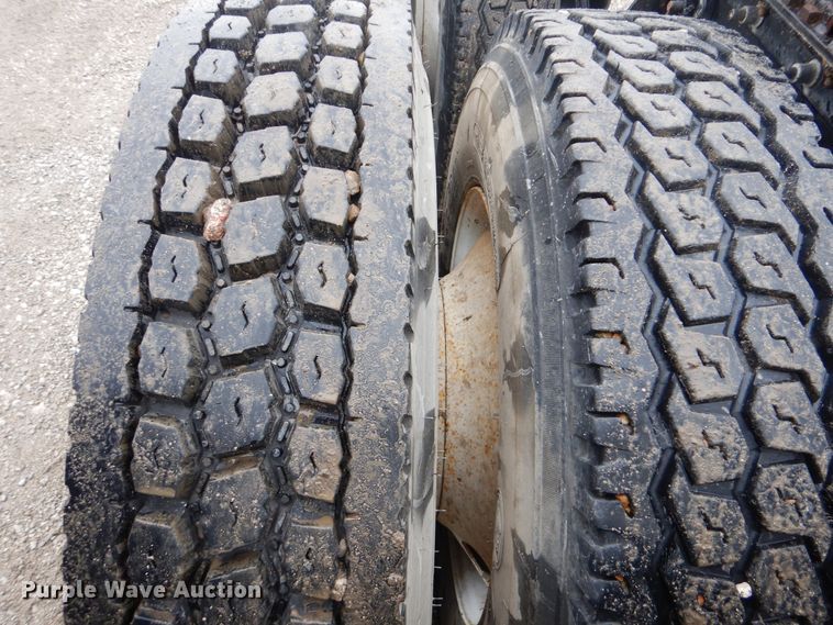 image for item GF9209 2007 International 9400i  semi truck