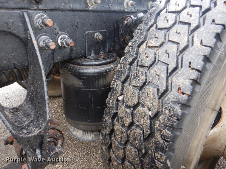 image for item GF9209 2007 International 9400i  semi truck