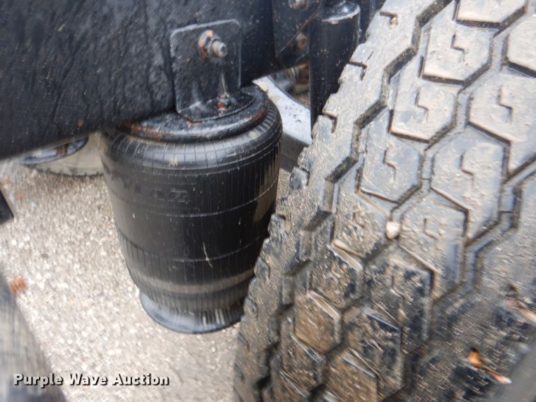 image for item GF9209 2007 International 9400i  semi truck