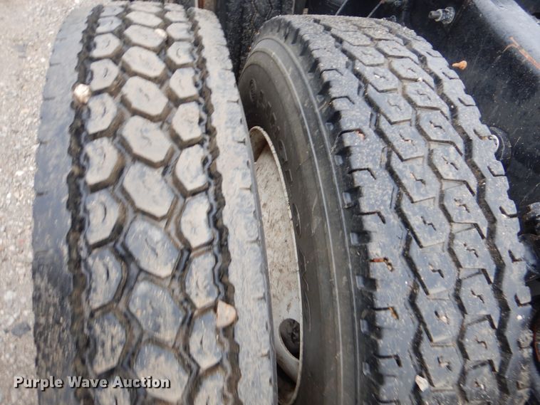 image for item GF9209 2007 International 9400i  semi truck