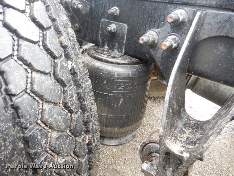 image for item GF9209 2007 International 9400i  semi truck