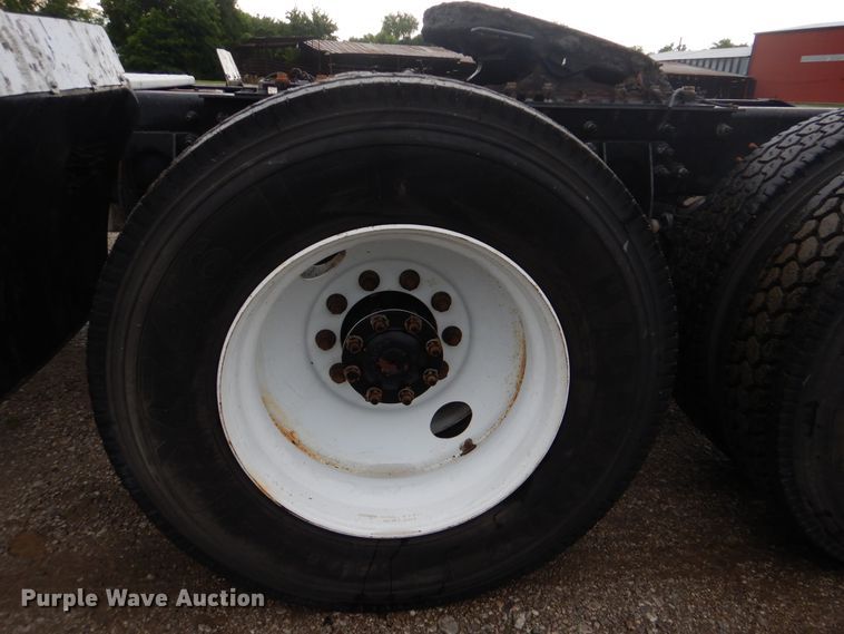 image for item GF9209 2007 International 9400i  semi truck