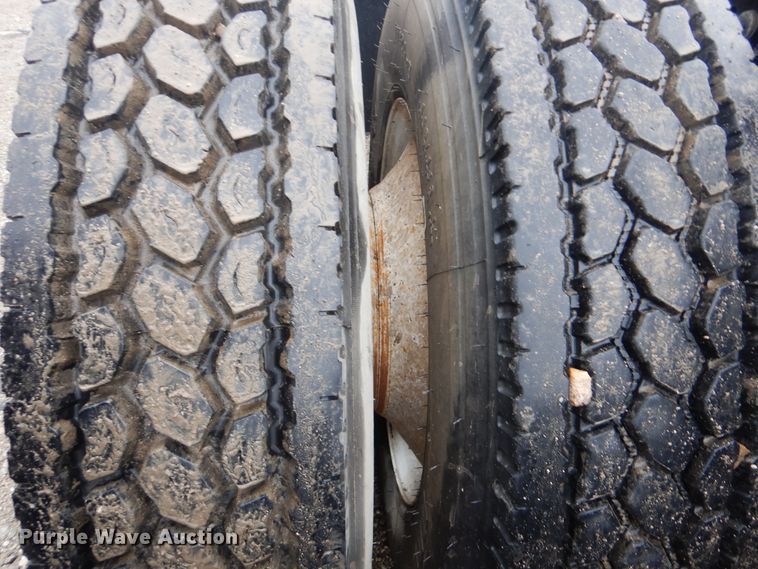 image for item GF9209 2007 International 9400i  semi truck