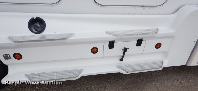 image for item GF9248 2003 Peterbilt 330  semi truck