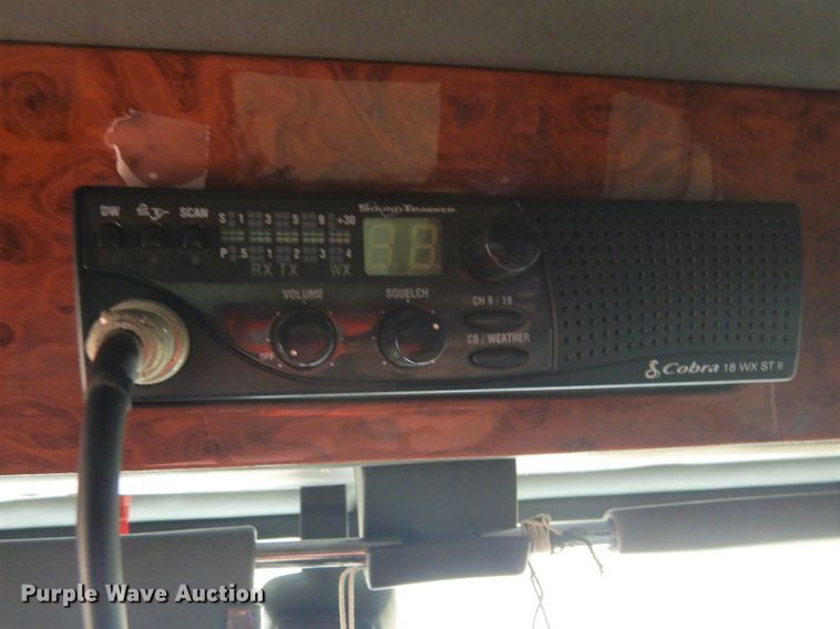 image for item GF9248 2003 Peterbilt 330  semi truck