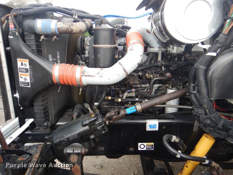 image for item GF9248 2003 Peterbilt 330  semi truck