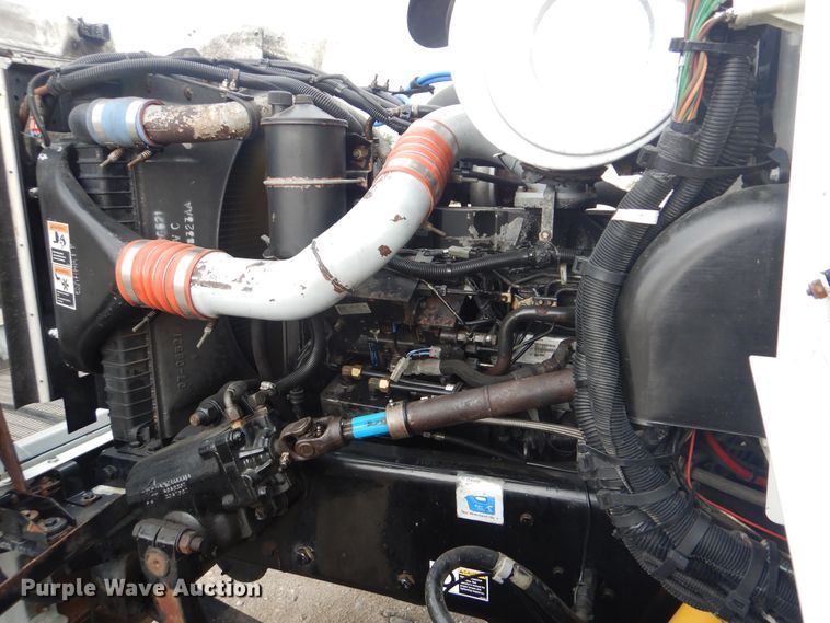 image for item GF9248 2003 Peterbilt 330  semi truck