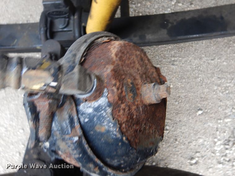 image for item GF9248 2003 Peterbilt 330  semi truck