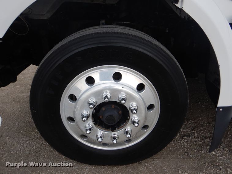 image for item GF9248 2003 Peterbilt 330  semi truck