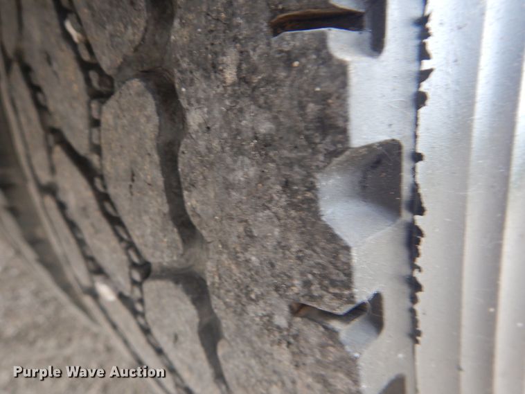 image for item GF9248 2003 Peterbilt 330  semi truck