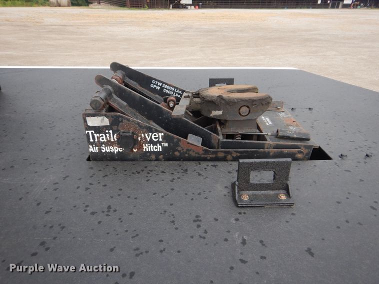 image for item GF9248 2003 Peterbilt 330  semi truck