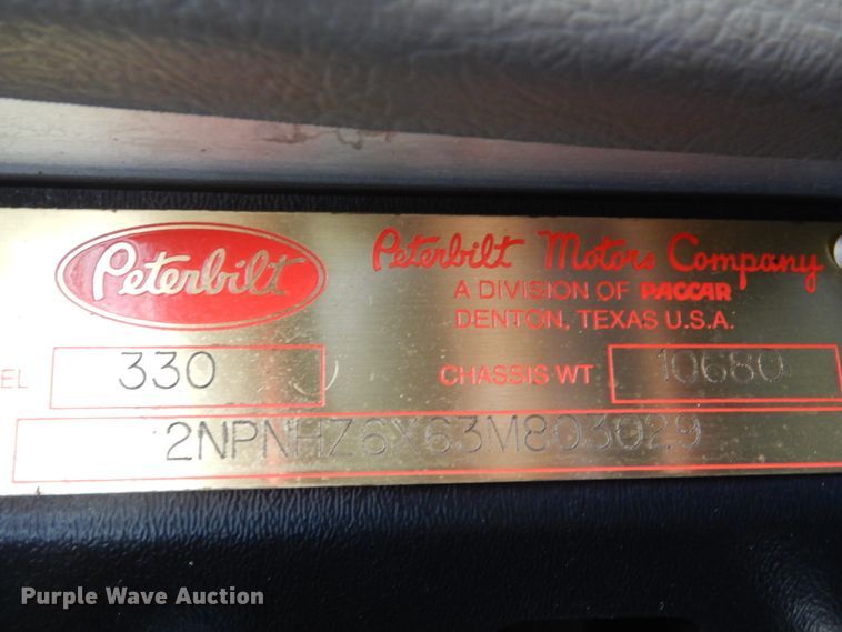 image for item GF9248 2003 Peterbilt 330  semi truck