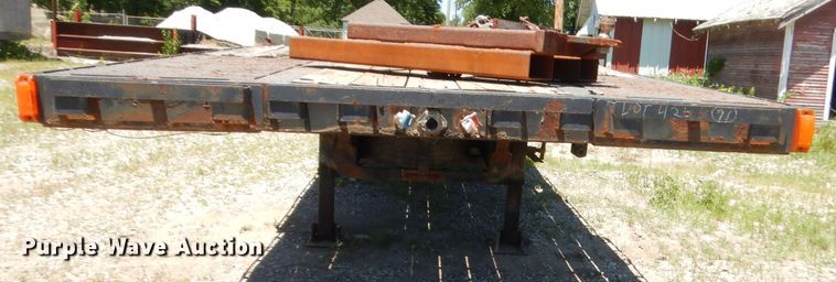 image for item GN9455 2006 Tarasport 50MOD102 flatbed trailer