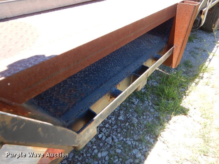 image for item GN9455 2006 Tarasport 50MOD102 flatbed trailer
