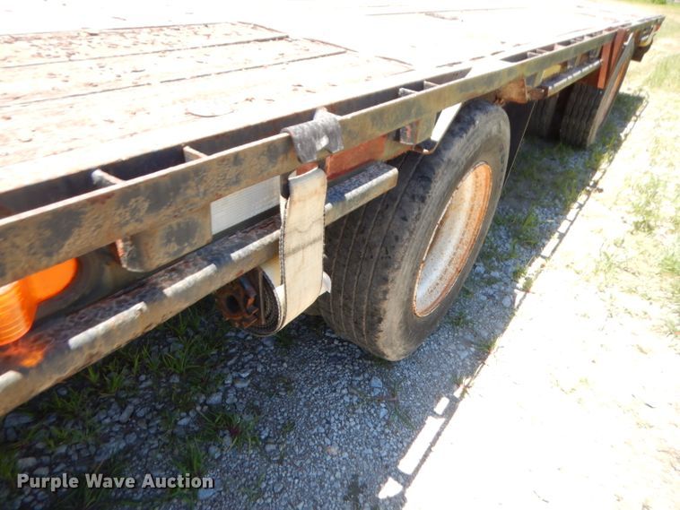 image for item GN9455 2006 Tarasport 50MOD102 flatbed trailer