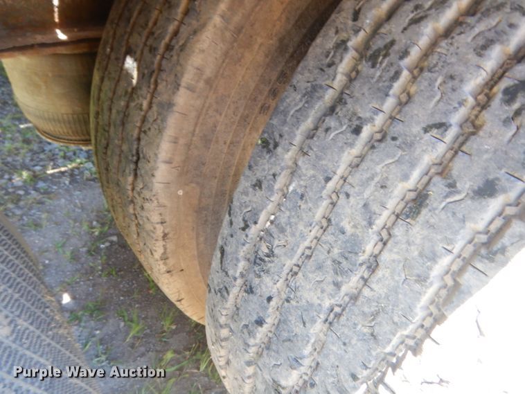 image for item GN9455 2006 Tarasport 50MOD102 flatbed trailer