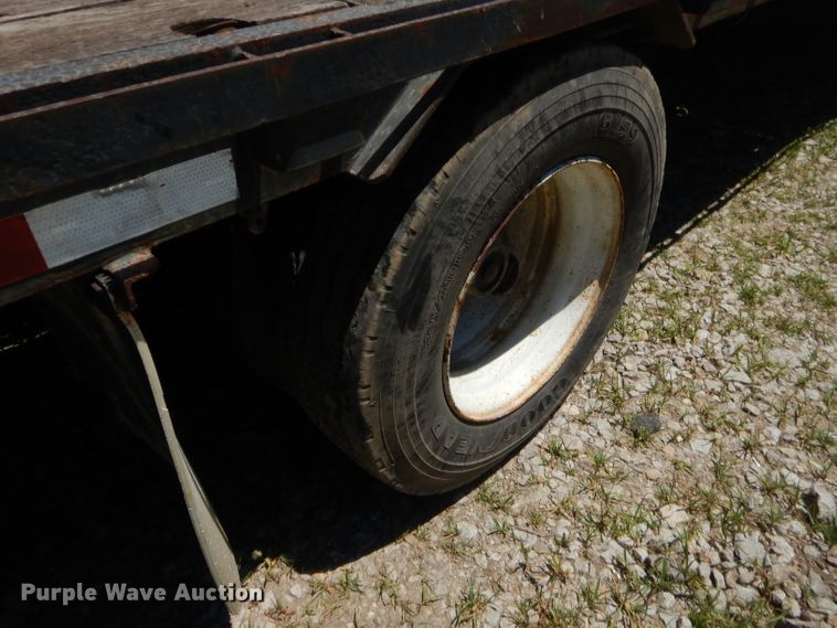 image for item GN9455 2006 Tarasport 50MOD102 flatbed trailer