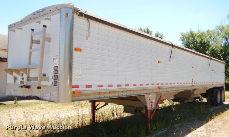 image for item GN9456 2004 Wilson DWH500 double hopper bottom grain trailer