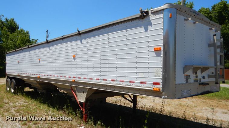 image for item GN9456 2004 Wilson DWH500 double hopper bottom grain trailer