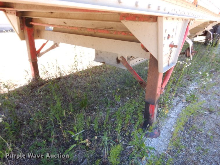 image for item GN9456 2004 Wilson DWH500 double hopper bottom grain trailer