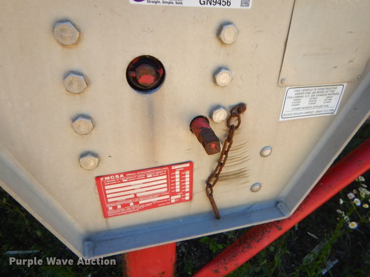 image for item GN9456 2004 Wilson DWH500 double hopper bottom grain trailer