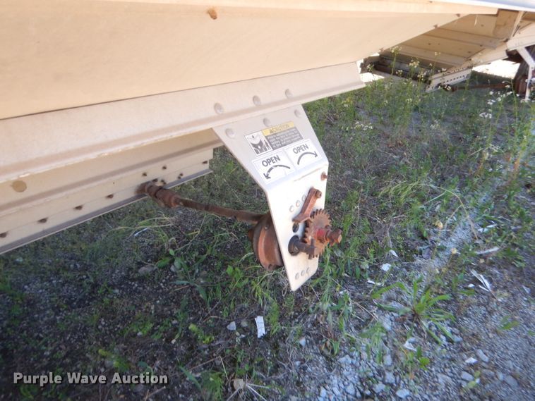 image for item GN9456 2004 Wilson DWH500 double hopper bottom grain trailer
