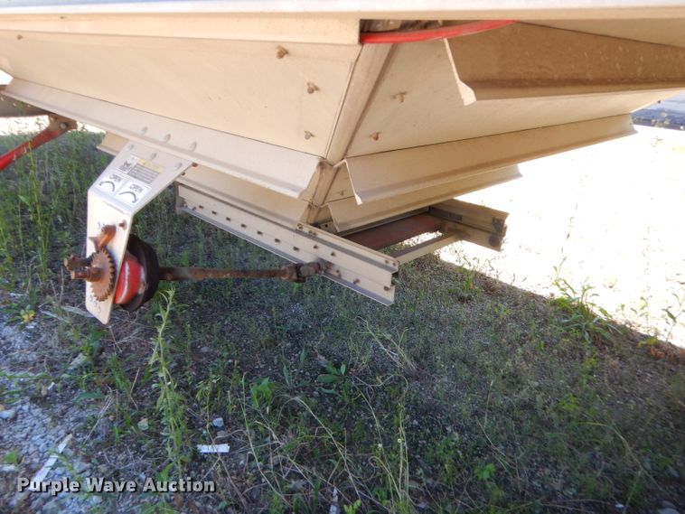 image for item GN9456 2004 Wilson DWH500 double hopper bottom grain trailer