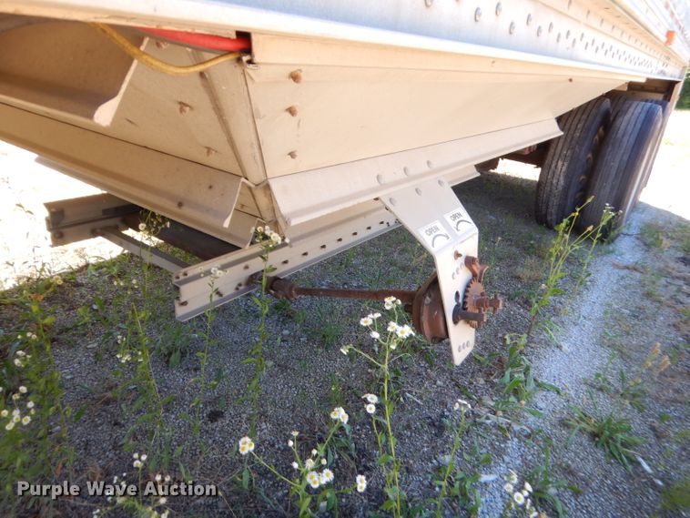 image for item GN9456 2004 Wilson DWH500 double hopper bottom grain trailer