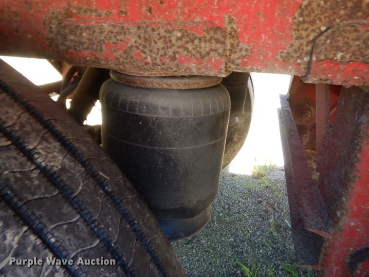 image for item GN9456 2004 Wilson DWH500 double hopper bottom grain trailer