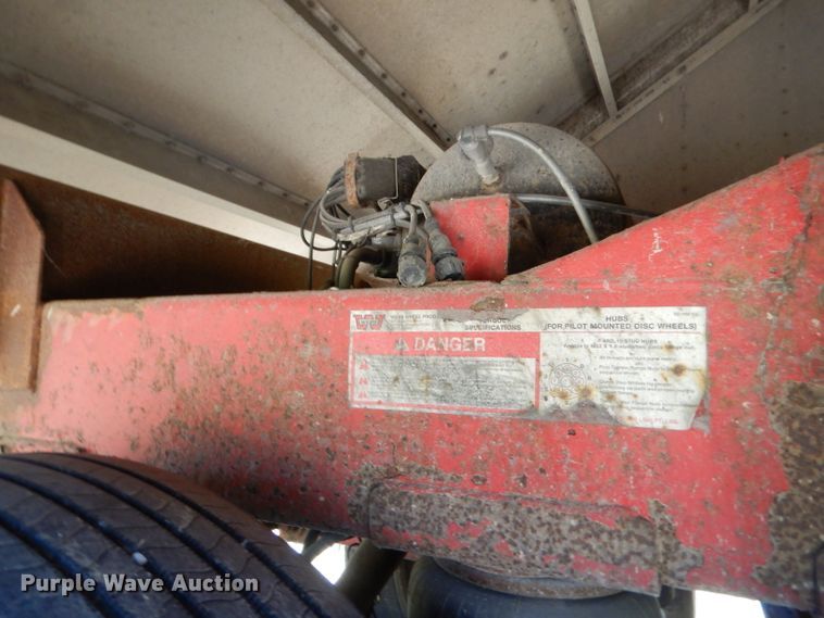 image for item GN9456 2004 Wilson DWH500 double hopper bottom grain trailer
