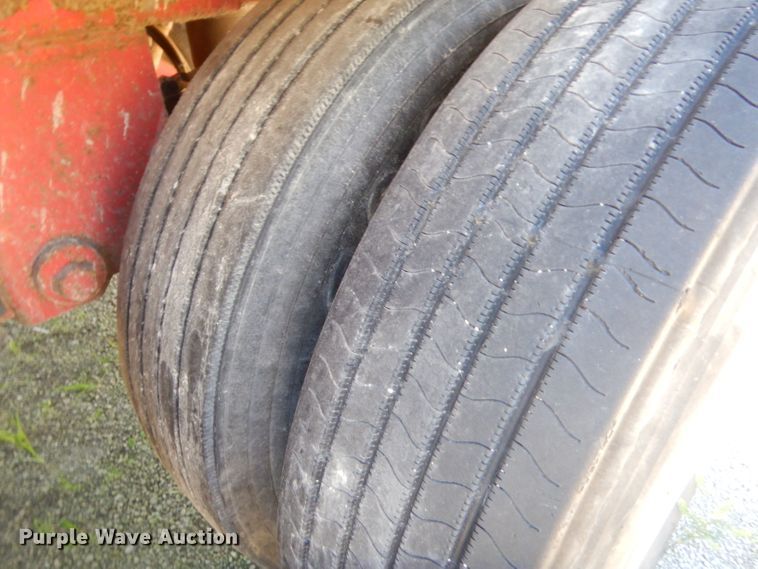 image for item GN9456 2004 Wilson DWH500 double hopper bottom grain trailer