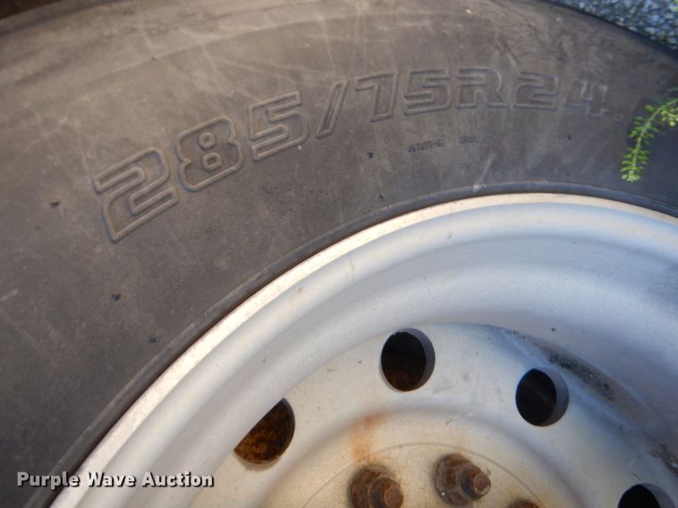 image for item GN9456 2004 Wilson DWH500 double hopper bottom grain trailer