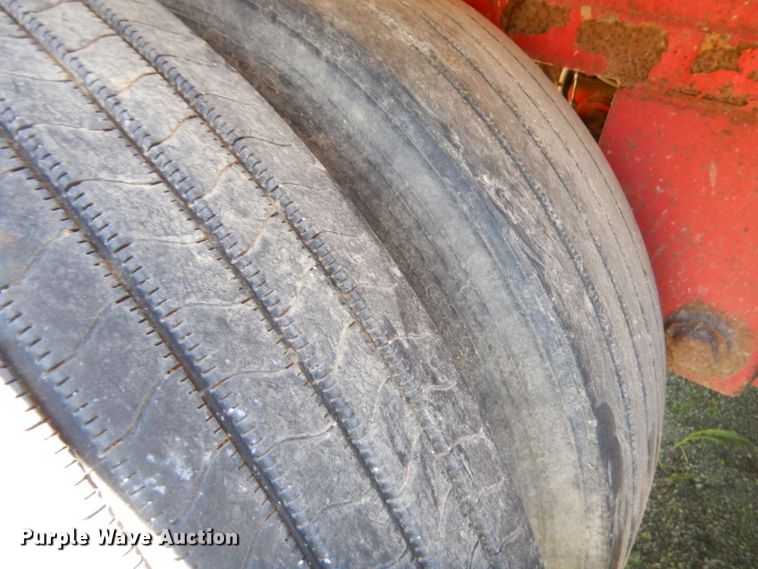 image for item GN9456 2004 Wilson DWH500 double hopper bottom grain trailer