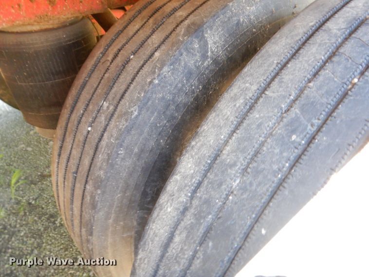 image for item GN9456 2004 Wilson DWH500 double hopper bottom grain trailer