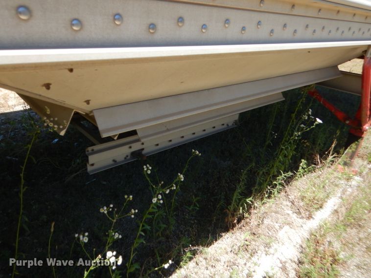 image for item GN9456 2004 Wilson DWH500 double hopper bottom grain trailer