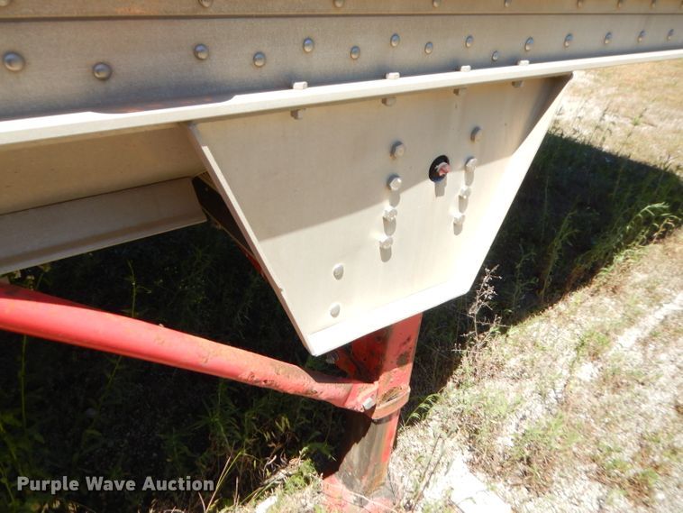 image for item GN9456 2004 Wilson DWH500 double hopper bottom grain trailer