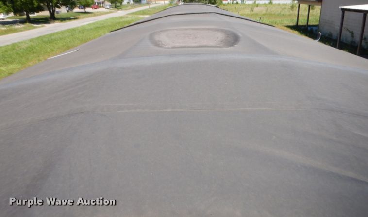 image for item GN9456 2004 Wilson DWH500 double hopper bottom grain trailer