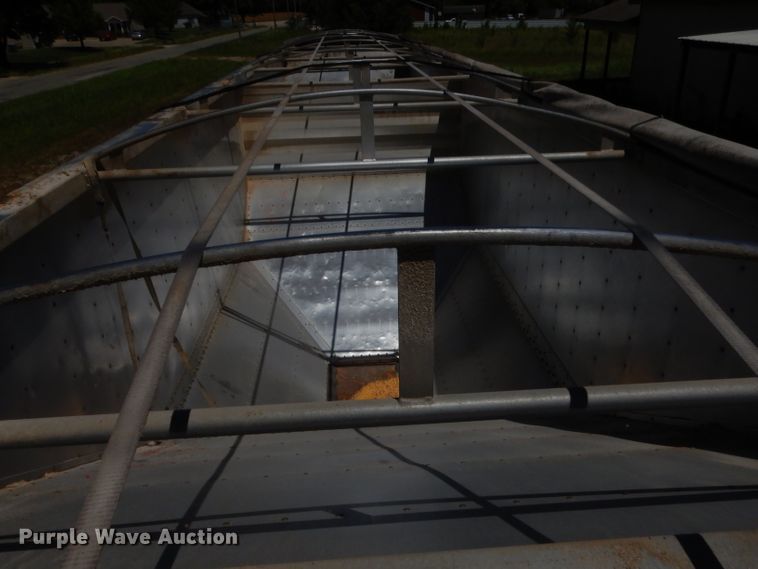 image for item GN9456 2004 Wilson DWH500 double hopper bottom grain trailer