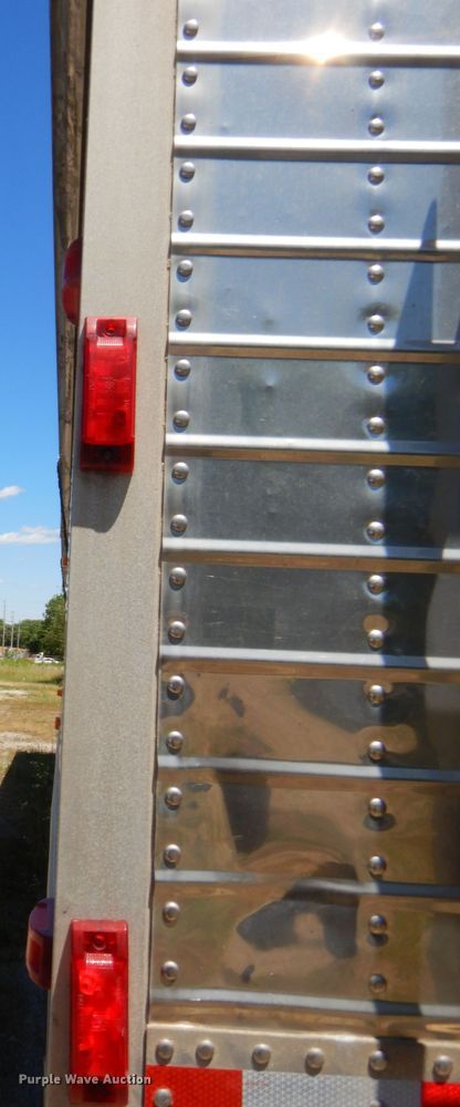 image for item GN9456 2004 Wilson DWH500 double hopper bottom grain trailer