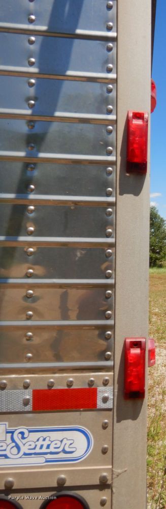 image for item GN9456 2004 Wilson DWH500 double hopper bottom grain trailer