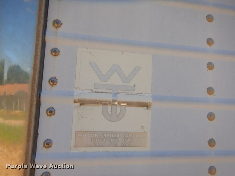 image for item GN9456 2004 Wilson DWH500 double hopper bottom grain trailer