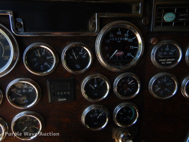 image for item GN9457 1992 Peterbilt 379  semi truck