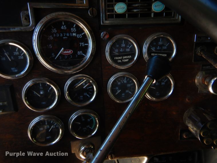 image for item GN9457 1992 Peterbilt 379  semi truck