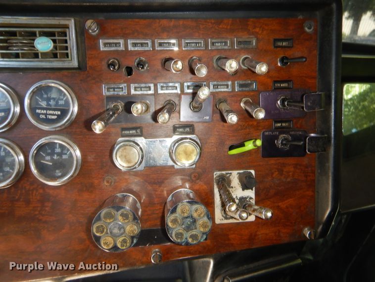 image for item GN9457 1992 Peterbilt 379  semi truck