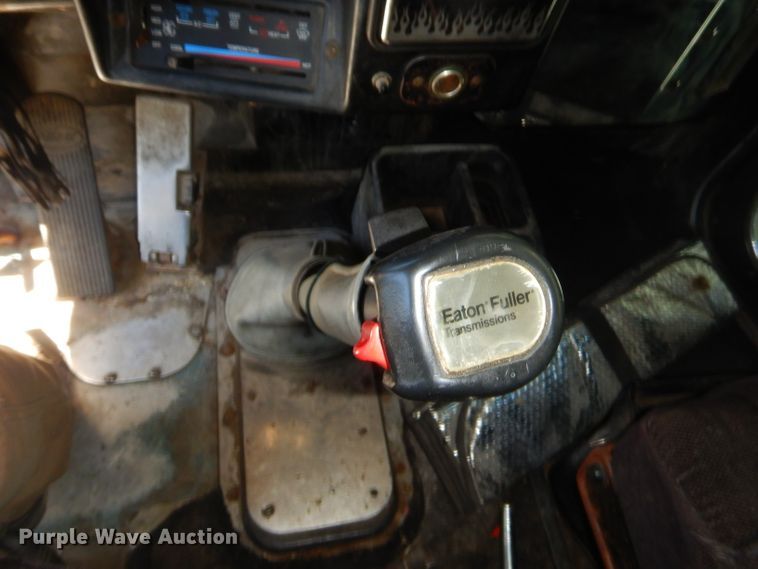 image for item GN9457 1992 Peterbilt 379  semi truck