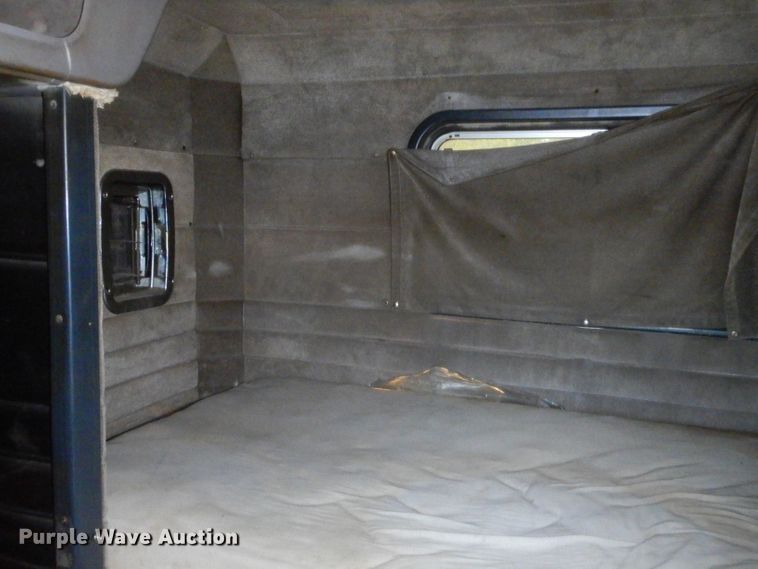 image for item GN9457 1992 Peterbilt 379  semi truck