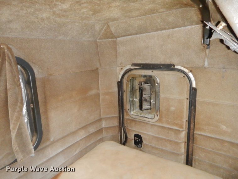 image for item GN9457 1992 Peterbilt 379  semi truck