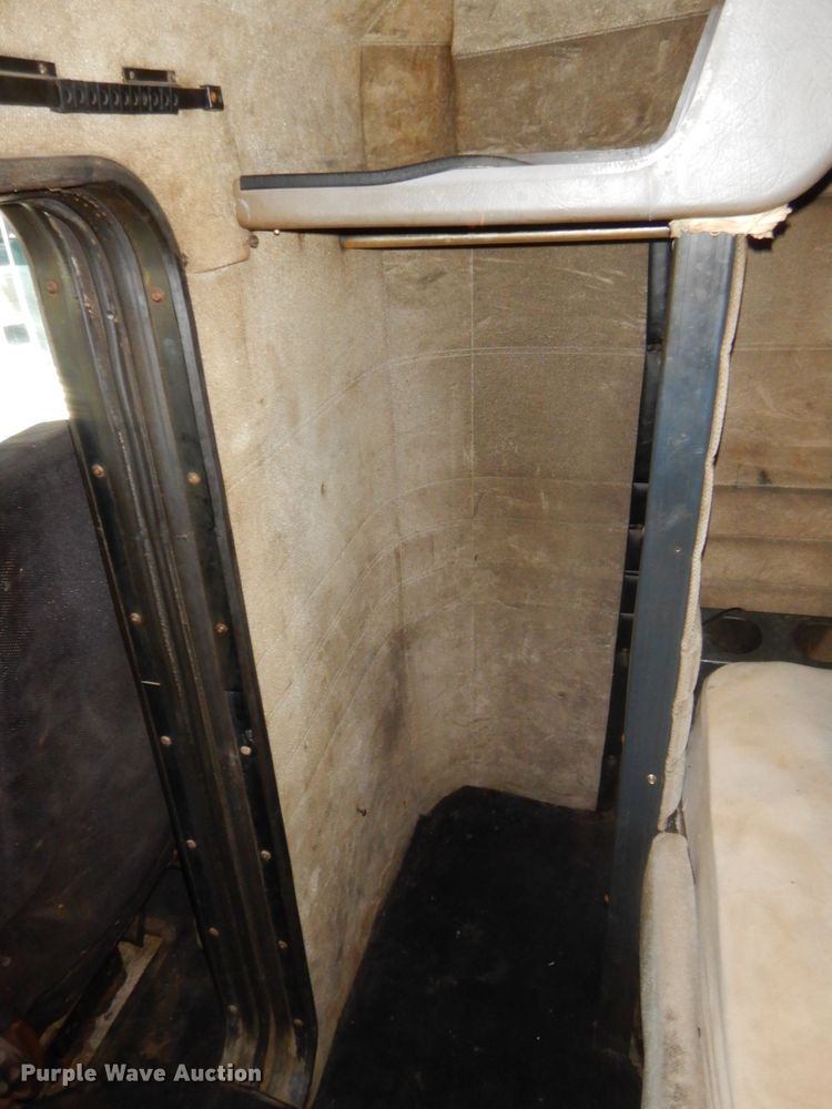 image for item GN9457 1992 Peterbilt 379  semi truck