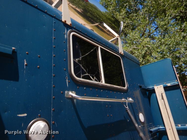 image for item GN9457 1992 Peterbilt 379  semi truck